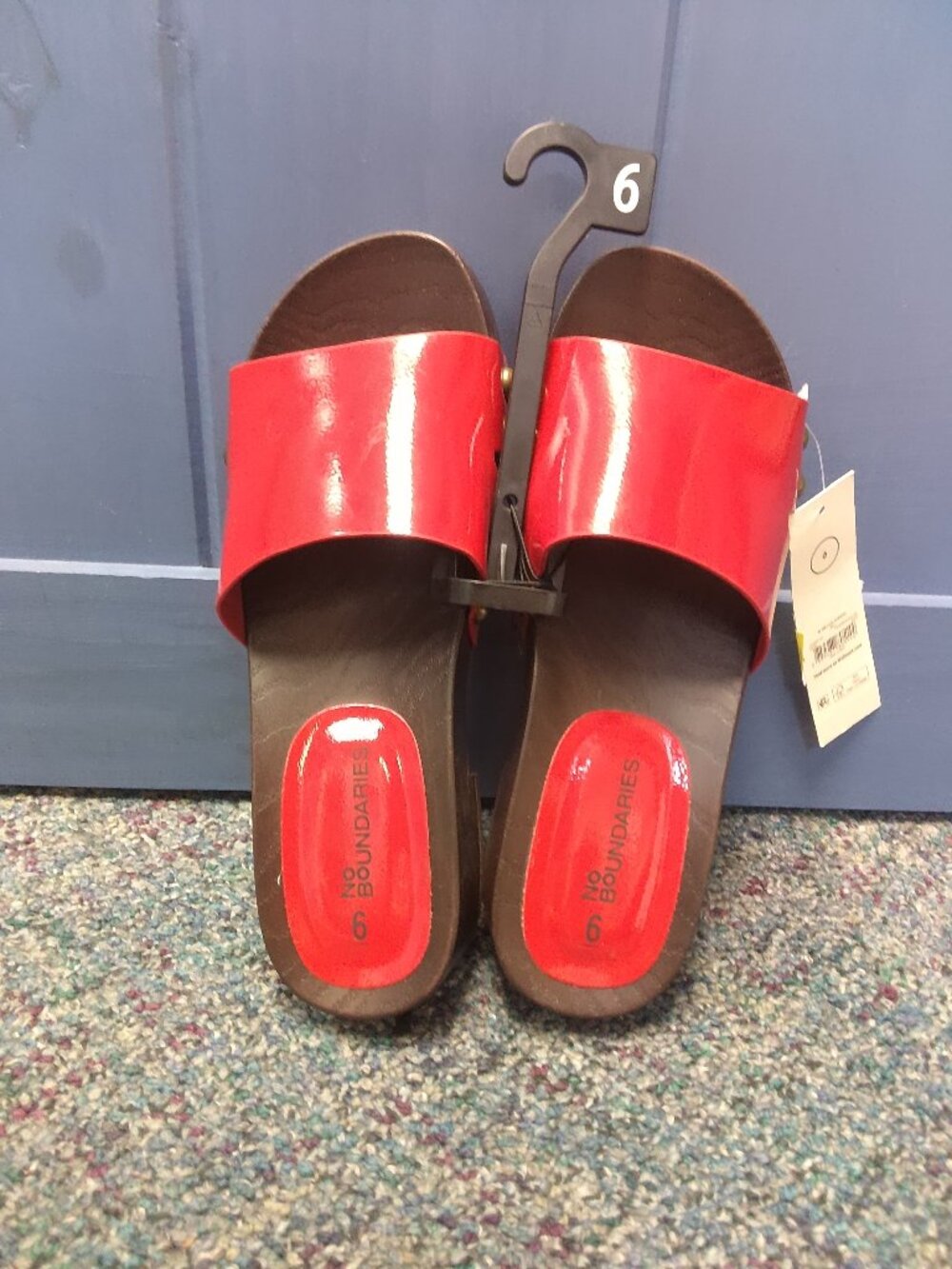 Clog sandals no boundaries color red & brown sz. 6 women NWT
